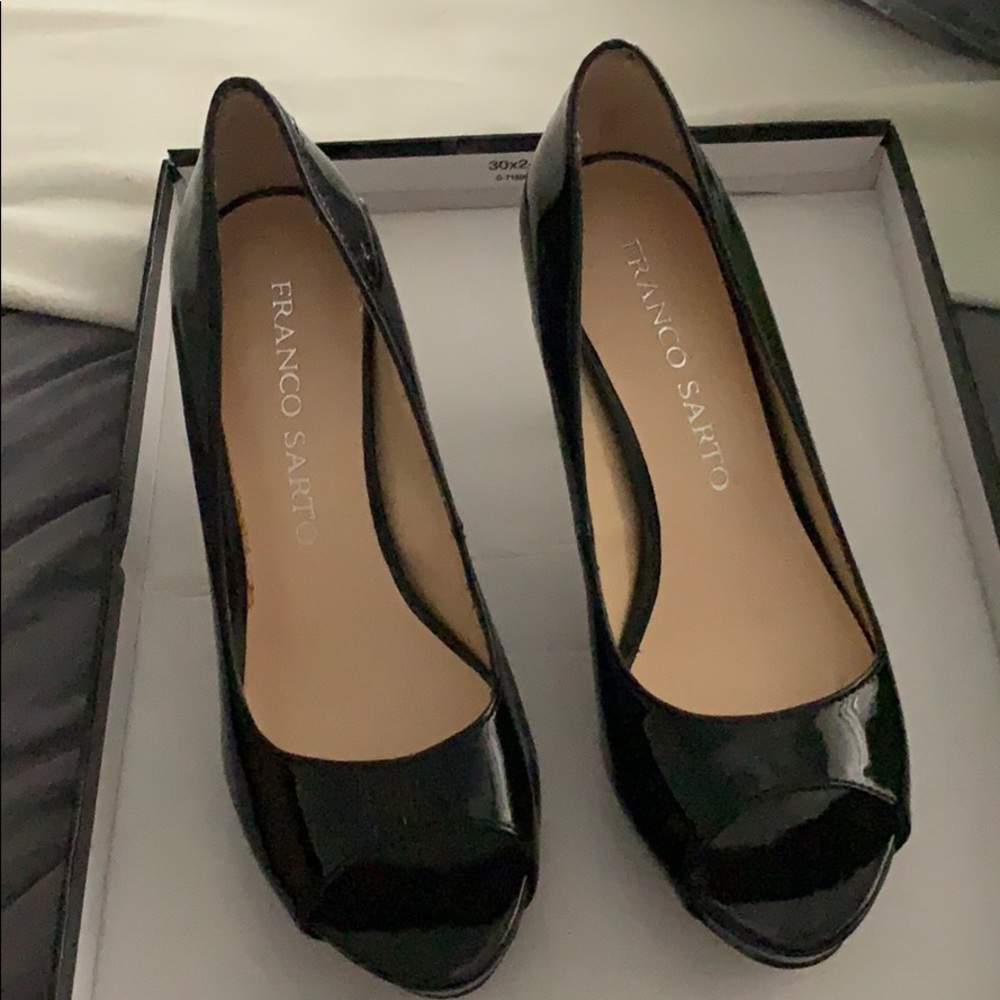 Franco Sarto peep toe black patent leather pumps